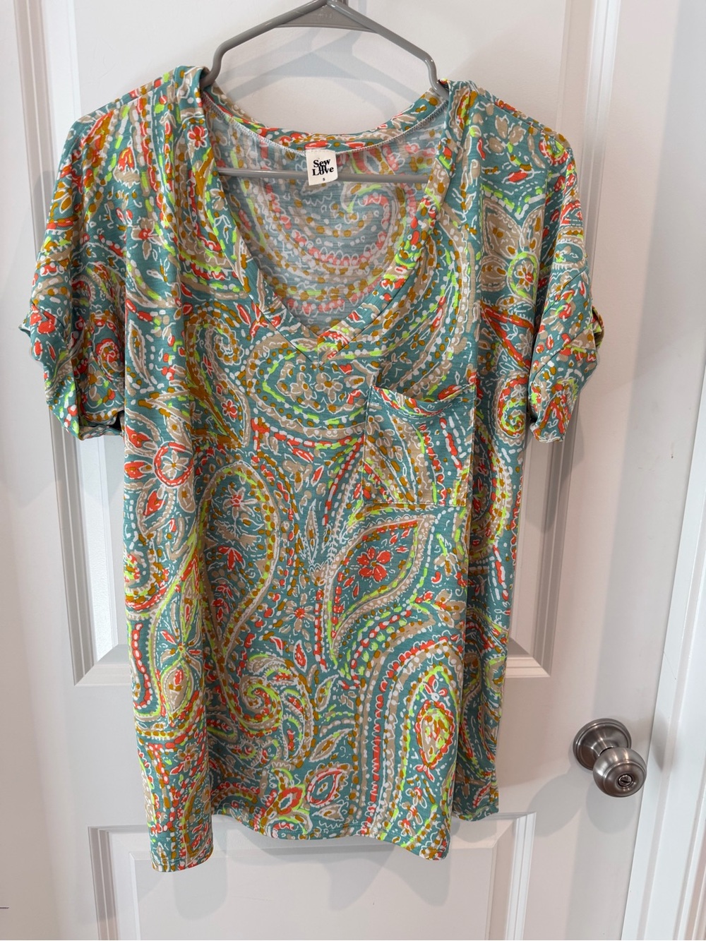 Sew In Love Paisley V-Neck Short Sleeve Top Size Small Oversized